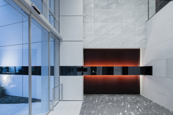 �G���g�����X�A�v���[�`�@-