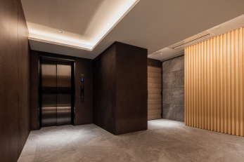 �@�G���x�[�^�[�z�[��