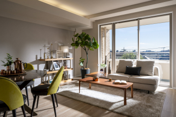 �@�y���f�����[���E���юQ�l�ʐ^/���r���O�_�C�j���O�z