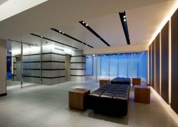 �@�y�G���g�����X�z�[���z