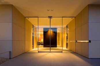 �@-